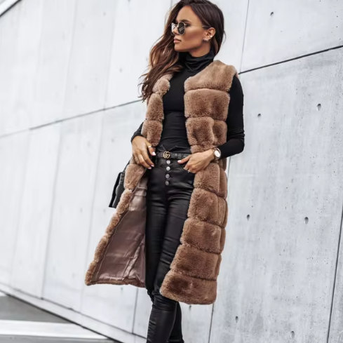 Maira | Fluffy chic waistcoat