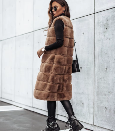 Maira | Fluffy chic waistcoat